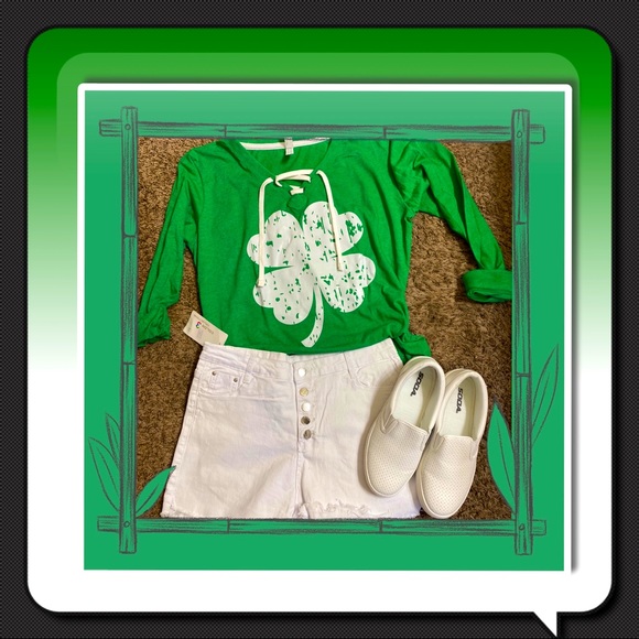 NWT White With Silver Buttons, Button Fly Shorts - Picture 1 of 4
